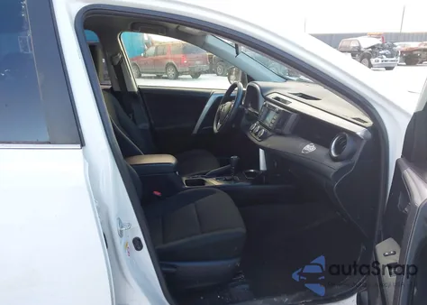 2016 Toyota Rav4 Le z USA, uszkodzony, nr VIN JTMBFREV6GJ061535